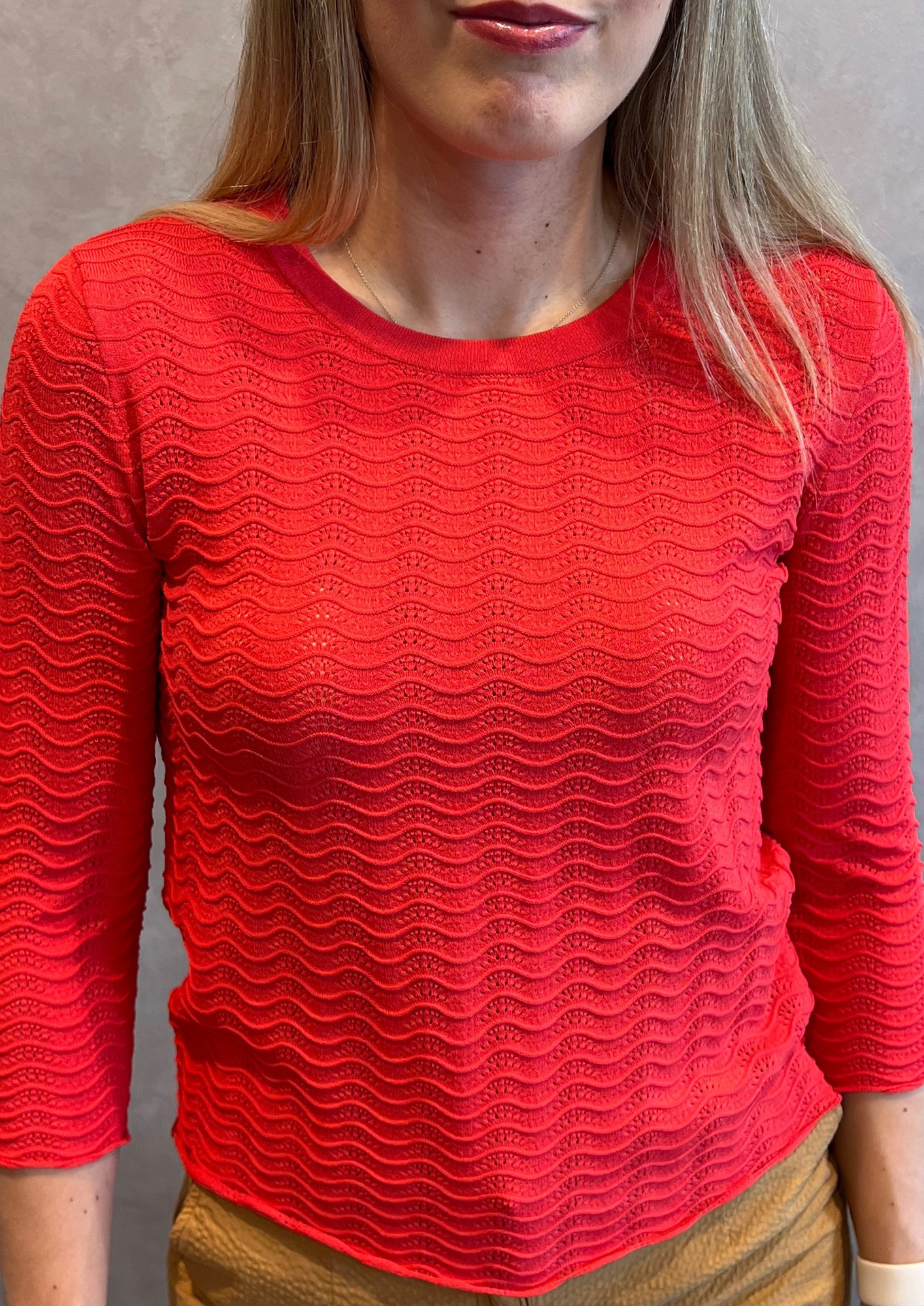 Maglia lineata in filo di viscosa con costina ondulata