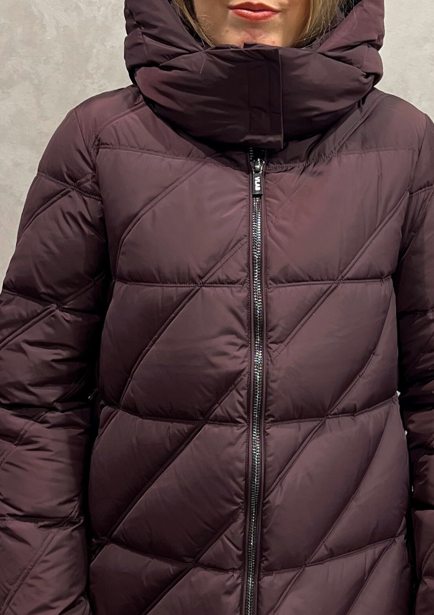 Piumino A shape in vera piuma