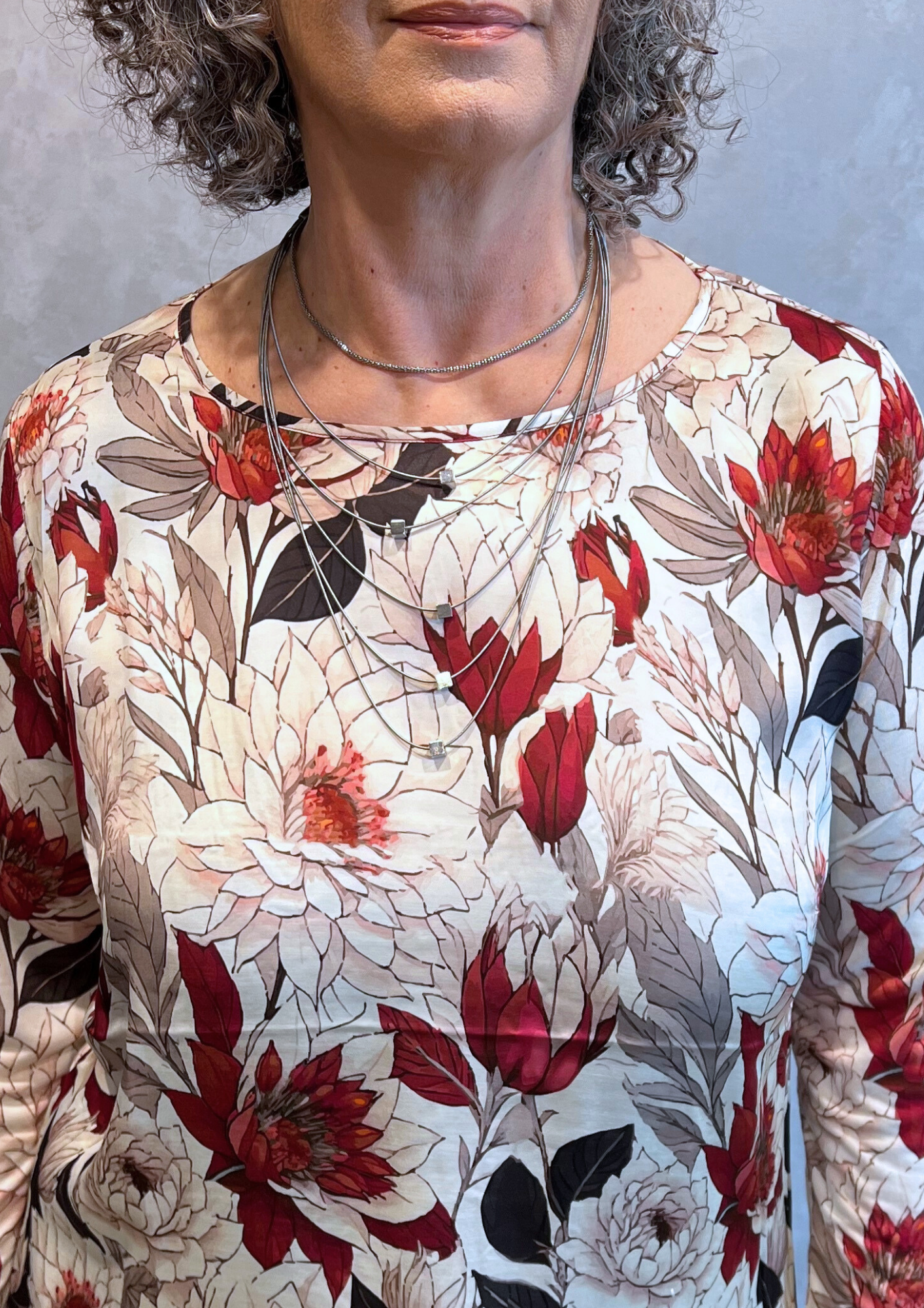 Blusa bimaterica morbida in fantasia floreale