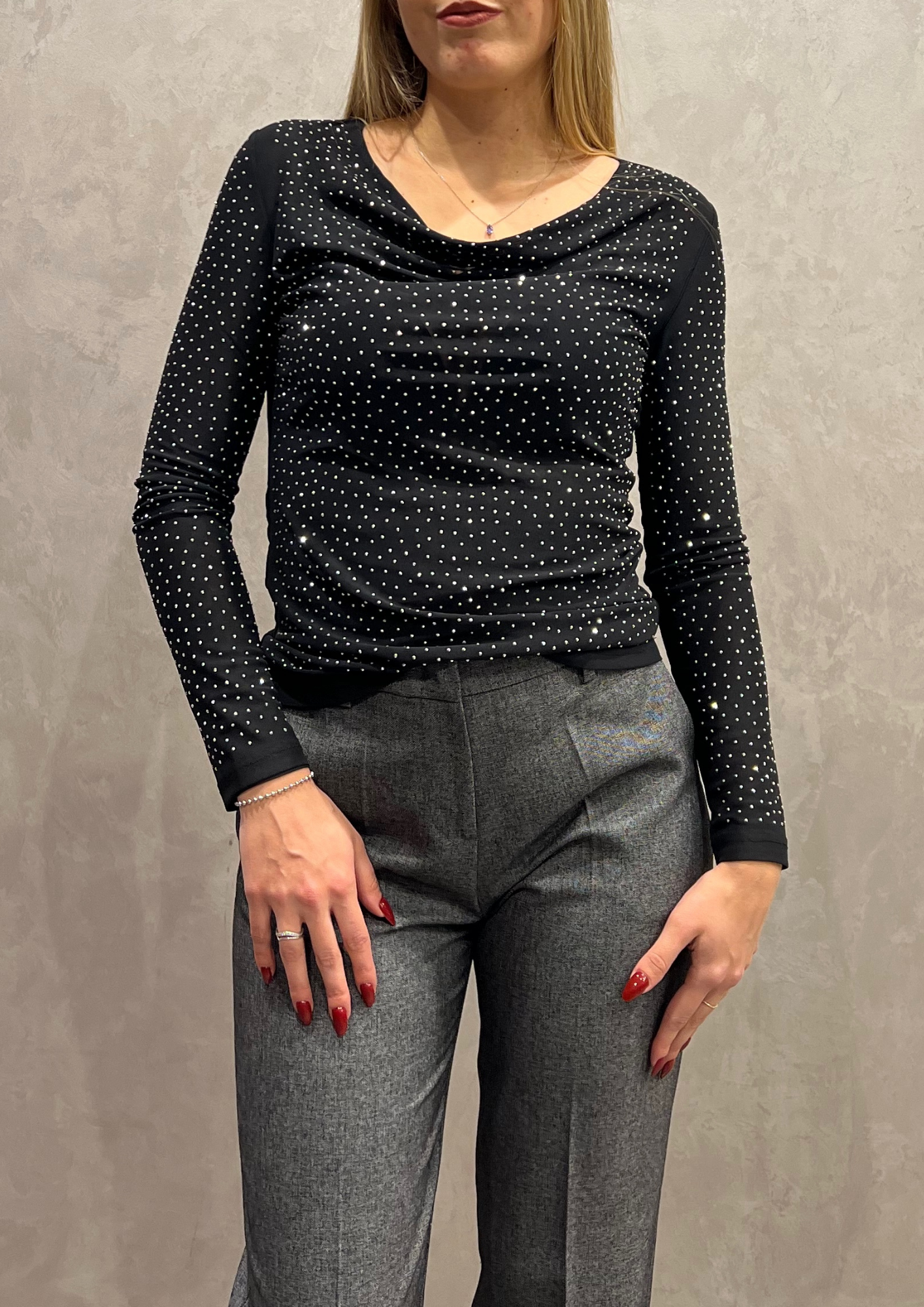 Top tulle scollo drappeggiato con strass