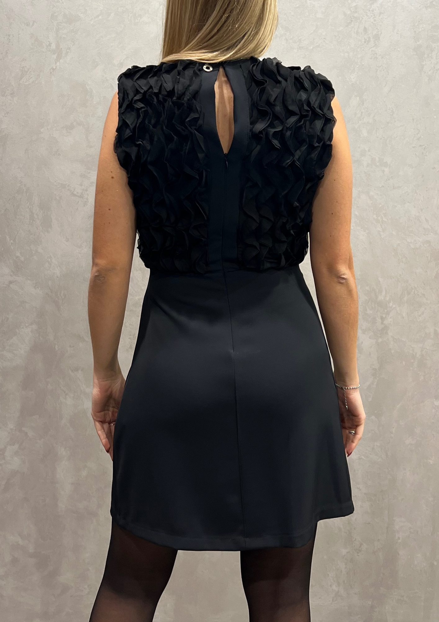 Abito corto con corpetto rouches